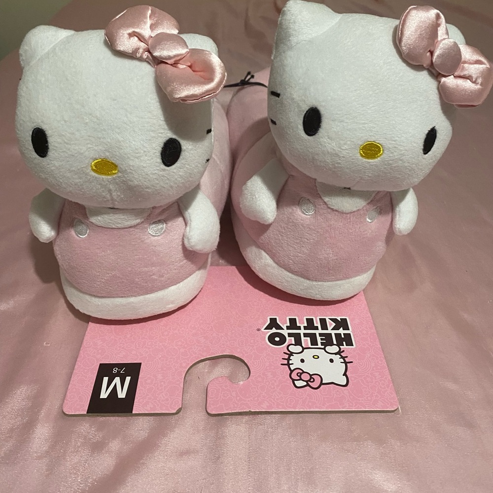 Never worn before pink Hello Kitty slippers